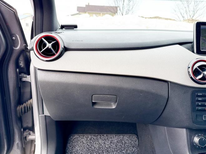 ベンツB180 ローンが不安な方＜優遇ローン＞ユーザー買取車　ターボ車　純正マルチナビ　フルセグTV　バックカメラ 1600 5Dr