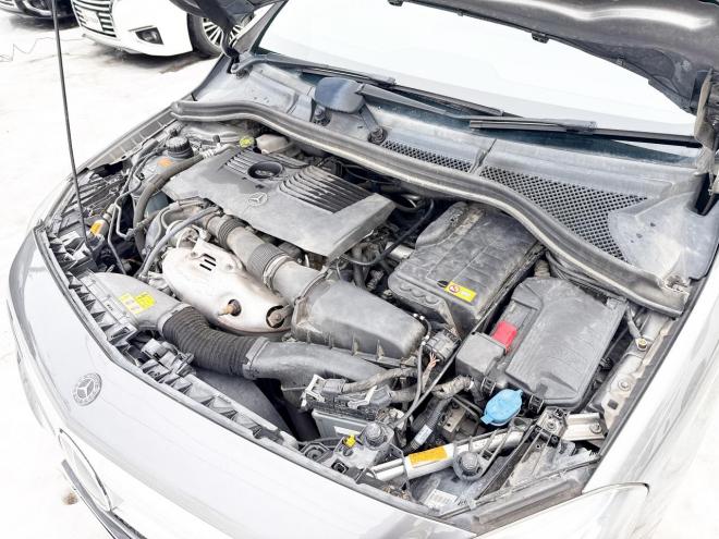 ベンツB180 ローンが不安な方＜優遇ローン＞ユーザー買取車　ターボ車　純正マルチナビ　フルセグTV　バックカメラ 1600 5Dr