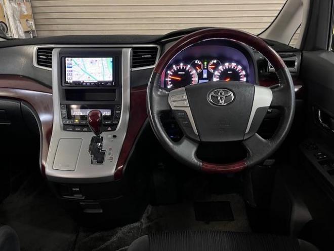 ヴェルファイア２．４Ｚ　本州仕入　寒冷地仕様　禁煙車　両側パワースライドドア　純正１８インチＡＷ　社外１６ＡＷ＋スタッドレスタイヤ付　ストラーダナビ　フルセグ地デジ　ＤＶＤ再生　Ｂｌｕｅｔｏｏｔｈオーディオ　バックカメラ 4WD 2400 5Dr