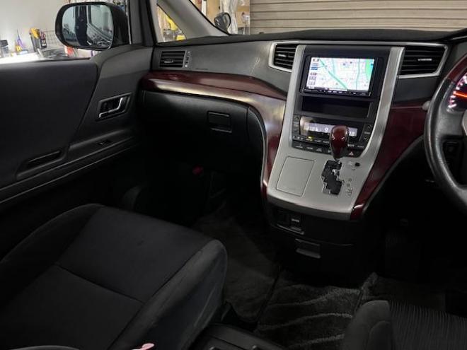 ヴェルファイア２．４Ｚ　本州仕入　寒冷地仕様　禁煙車　両側パワースライドドア　純正１８インチＡＷ　社外１６ＡＷ＋スタッドレスタイヤ付　ストラーダナビ　フルセグ地デジ　ＤＶＤ再生　Ｂｌｕｅｔｏｏｔｈオーディオ　バックカメラ 4WD 2400 5Dr