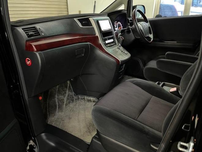 ヴェルファイア２．４Ｚ　本州仕入　寒冷地仕様　禁煙車　両側パワースライドドア　純正１８インチＡＷ　社外１６ＡＷ＋スタッドレスタイヤ付　ストラーダナビ　フルセグ地デジ　ＤＶＤ再生　Ｂｌｕｅｔｏｏｔｈオーディオ　バックカメラ 4WD 2400 5Dr