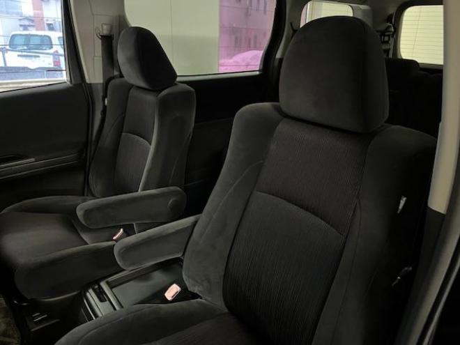 ヴェルファイア２．４Ｚ　本州仕入　寒冷地仕様　禁煙車　両側パワースライドドア　純正１８インチＡＷ　社外１６ＡＷ＋スタッドレスタイヤ付　ストラーダナビ　フルセグ地デジ　ＤＶＤ再生　Ｂｌｕｅｔｏｏｔｈオーディオ　バックカメラ 4WD 2400 5Dr