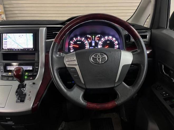 ヴェルファイア２．４Ｚ　本州仕入　寒冷地仕様　禁煙車　両側パワースライドドア　純正１８インチＡＷ　社外１６ＡＷ＋スタッドレスタイヤ付　ストラーダナビ　フルセグ地デジ　ＤＶＤ再生　Ｂｌｕｅｔｏｏｔｈオーディオ　バックカメラ 4WD 2400 5Dr