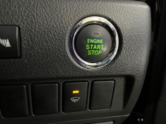 ヴェルファイア２．４Ｚ　本州仕入　寒冷地仕様　禁煙車　両側パワースライドドア　純正１８インチＡＷ　社外１６ＡＷ＋スタッドレスタイヤ付　ストラーダナビ　フルセグ地デジ　ＤＶＤ再生　Ｂｌｕｅｔｏｏｔｈオーディオ　バックカメラ 4WD 2400 5Dr