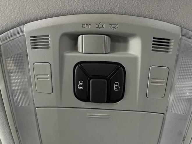 ヴェルファイア２．４Ｚ　本州仕入　寒冷地仕様　禁煙車　両側パワースライドドア　純正１８インチＡＷ　社外１６ＡＷ＋スタッドレスタイヤ付　ストラーダナビ　フルセグ地デジ　ＤＶＤ再生　Ｂｌｕｅｔｏｏｔｈオーディオ　バックカメラ 4WD 2400 5Dr