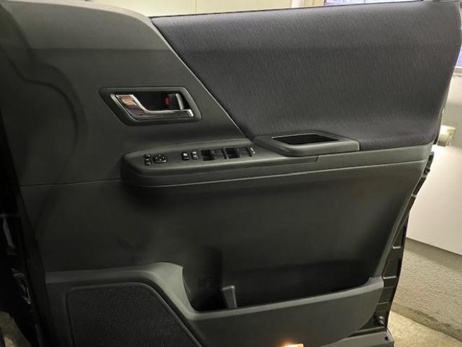 ヴェルファイア２．４Ｚ　本州仕入　寒冷地仕様　禁煙車　両側パワースライドドア　純正１８インチＡＷ　社外１６ＡＷ＋スタッドレスタイヤ付　ストラーダナビ　フルセグ地デジ　ＤＶＤ再生　Ｂｌｕｅｔｏｏｔｈオーディオ　バックカメラ 4WD 2400 5Dr