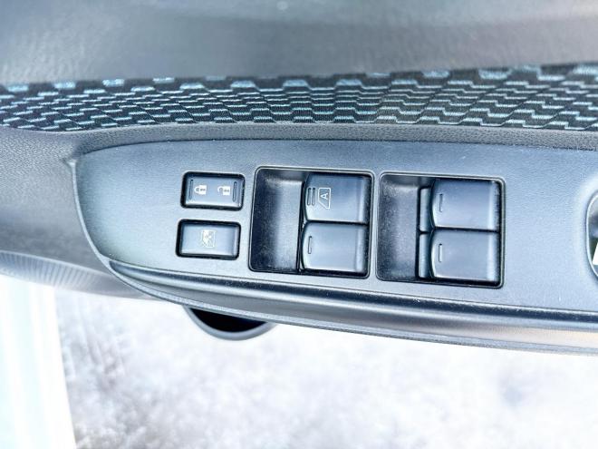 ノート1.2X FOUR 4WD ローンが不安な方＜優遇ローン＞本州仕入 寒冷地仕様 純正SDナビ　フルセグTV　衝突軽減ブレーキシステム スマートキー　バックカメラ 4WD 1200 5Dr