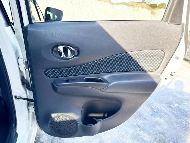 ノート1.2X FOUR 4WD ローンが不安な方＜優遇ローン＞本州仕入 寒冷地仕様 純正SDナビ　フルセグTV　衝突軽減ブレーキシステム スマートキー　バックカメラ 4WD 1200 5Dr