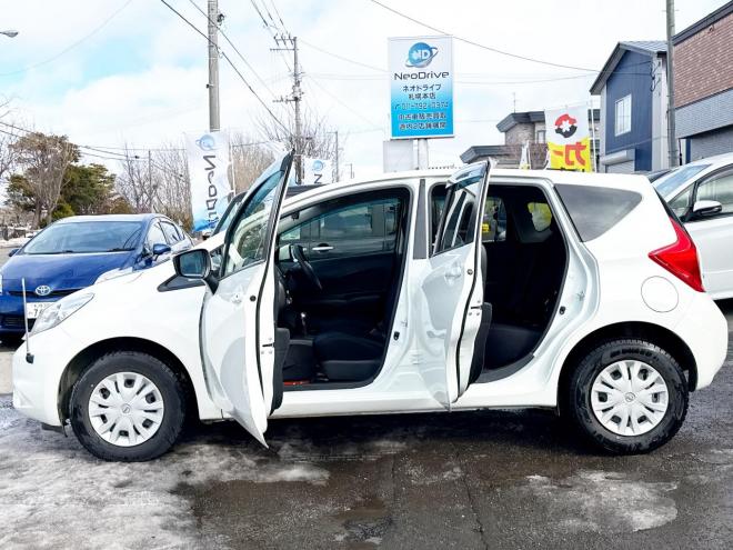 ノート1.2X FOUR 4WD ローンが不安な方＜優遇ローン＞本州仕入 寒冷地仕様 純正SDナビ　フルセグTV　衝突軽減ブレーキシステム スマートキー　バックカメラ 4WD 1200 5Dr