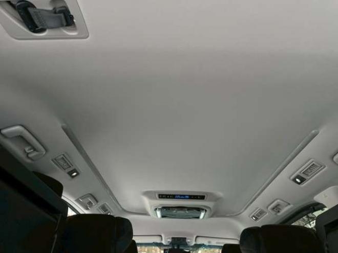 ヴェルファイア2.5 Z Gエディション 4WD　クルーズコントロール　アイドリングストップ　ABS　エアコン　パワステ　パワーウィンドウ　スマートキー　キーレス　オットマン　電動シート　3列シート　両側電動スライドドア　アルミホイール　MTモード 2500