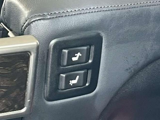 ヴェルファイア2.5 Z Gエディション 4WD　クルーズコントロール　アイドリングストップ　ABS　エアコン　パワステ　パワーウィンドウ　スマートキー　キーレス　オットマン　電動シート　3列シート　両側電動スライドドア　アルミホイール　MTモード 2500