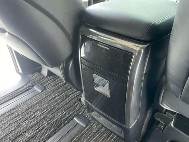 ヴェルファイア2.5 Z Gエディション 4WD　クルーズコントロール　アイドリングストップ　ABS　エアコン　パワステ　パワーウィンドウ　スマートキー　キーレス　オットマン　電動シート　3列シート　両側電動スライドドア　アルミホイール　MTモード 2500