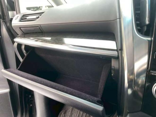 ヴェルファイア2.5 Z Gエディション 4WD　クルーズコントロール　アイドリングストップ　ABS　エアコン　パワステ　パワーウィンドウ　スマートキー　キーレス　オットマン　電動シート　3列シート　両側電動スライドドア　アルミホイール　MTモード 2500