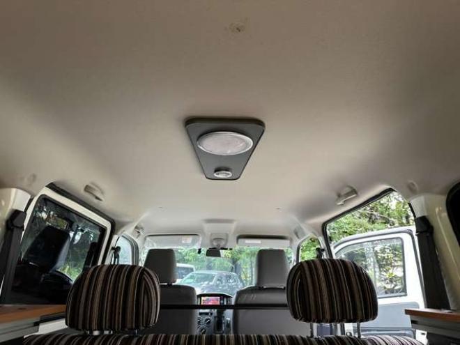 タウンエースバン1.5 GL 4WD　アルトピアーノ　ベージュツートン全塗装済　ベッドキット　セカンドバッテリー　ETC　フルセグTVナビ　バックカメラ　アイドリングストップ　ABS　レーンキープアシスト　盗難防止装置　パワステ　パワーウィンドウ 1500