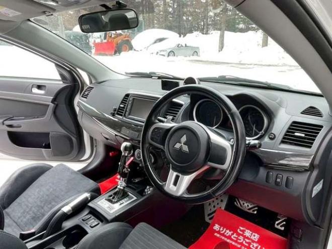 ランサーエボリューション 2.0 GSR X 4WD　ブリッツ車高調　社外マフラー(カキモト)　ローダウン　ETC　ABS　横滑り防止装置　盗難防止装置　エアコン　パワーウィンドウ　パワステ　キーレスエントリー　純正ナビ　社外アルミ 2000