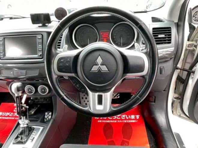 ランサーエボリューション 2.0 GSR X 4WD　ブリッツ車高調　社外マフラー(カキモト)　ローダウン　ETC　ABS　横滑り防止装置　盗難防止装置　エアコン　パワーウィンドウ　パワステ　キーレスエントリー　純正ナビ　社外アルミ 2000