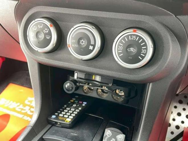ランサーエボリューション 2.0 GSR X 4WD　ブリッツ車高調　社外マフラー(カキモト)　ローダウン　ETC　ABS　横滑り防止装置　盗難防止装置　エアコン　パワーウィンドウ　パワステ　キーレスエントリー　純正ナビ　社外アルミ 2000