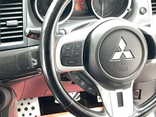 ランサーエボリューション 2.0 GSR X 4WD　ブリッツ車高調　社外マフラー(カキモト)　ローダウン　ETC　ABS　横滑り防止装置　盗難防止装置　エアコン　パワーウィンドウ　パワステ　キーレスエントリー　純正ナビ　社外アルミ 2000