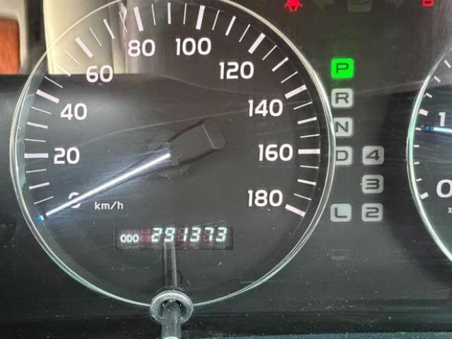 ランドクルーザー100 4.2 VXリミテッド Gセレクション ディーゼルターボ 4WD　ETC　パワステ　電動シート　クルーズコントロール　ABS　シートヒーター　パワーウィンドウ　キーレス　サンルーフ　アルミホイール 4200