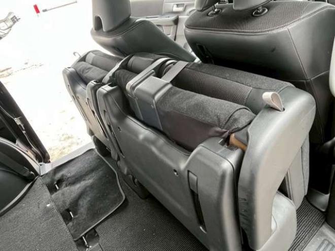 ステップワゴン2.0 スパーダ Z クールスピリット 4WD　純正地デジナビ　エンジンスターター　クルーズコントロール　フリップダウン　ABS　パワステ　パワーウィンドウ　キーレスエントリー　スマートキー　3列シート　両側電動スライドドア　社外アルミ 2000