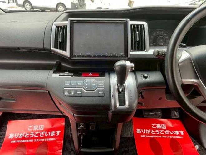 ステップワゴン2.0 スパーダ Z クールスピリット 4WD　純正地デジナビ　エンジンスターター　クルーズコントロール　フリップダウン　ABS　パワステ　パワーウィンドウ　キーレスエントリー　スマートキー　3列シート　両側電動スライドドア　社外アルミ 2000