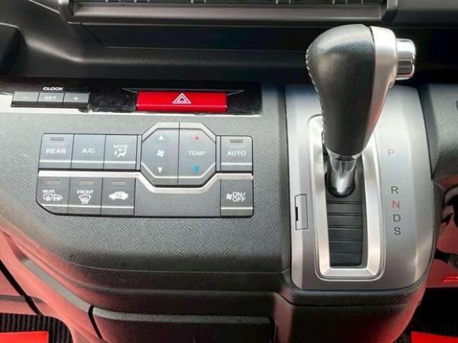 ステップワゴン2.0 スパーダ Z クールスピリット 4WD　純正地デジナビ　エンジンスターター　クルーズコントロール　フリップダウン　ABS　パワステ　パワーウィンドウ　キーレスエントリー　スマートキー　3列シート　両側電動スライドドア　社外アルミ 2000