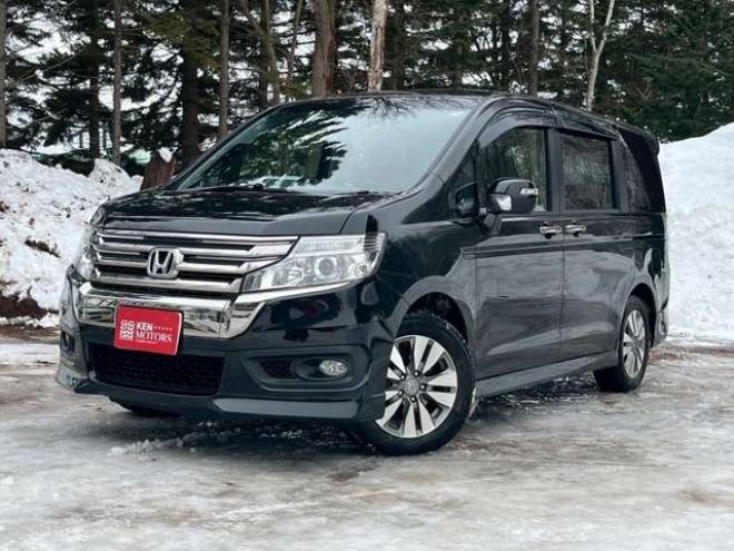 ステップワゴン2.0 スパーダ Z クールスピリット 4WD　純正地デジナビ　エンジンスターター　クルーズコントロール　フリップダウン　ABS　パワステ　パワーウィンドウ　キーレスエントリー　スマートキー　3列シート　両側電動スライドドア　社外アルミ 2000