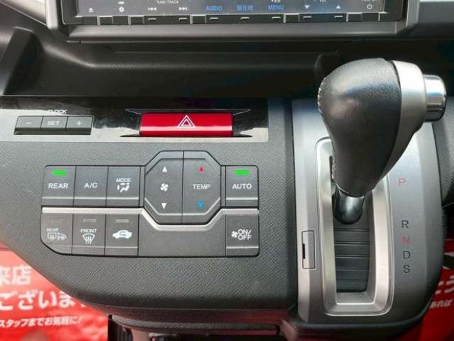 ステップワゴン2.0 スパーダ Z クールスピリット 4WD　純正地デジナビ　エンジンスターター　クルーズコントロール　フリップダウン　ABS　パワステ　パワーウィンドウ　キーレスエントリー　スマートキー　3列シート　両側電動スライドドア　社外アルミ 2000