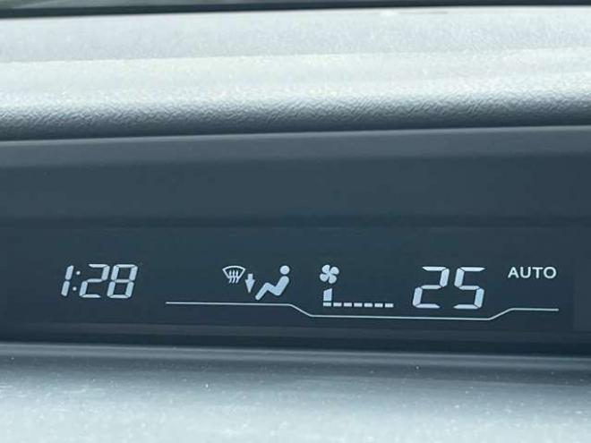 ステップワゴン2.0 スパーダ Z クールスピリット 4WD　純正地デジナビ　エンジンスターター　クルーズコントロール　フリップダウン　ABS　パワステ　パワーウィンドウ　キーレスエントリー　スマートキー　3列シート　両側電動スライドドア　社外アルミ 2000