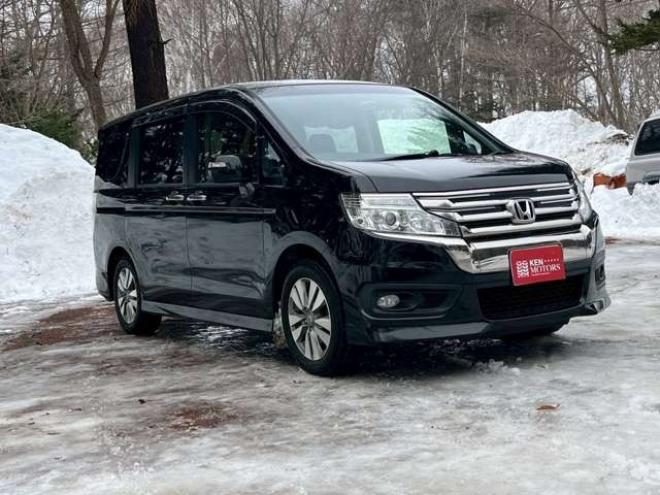 ステップワゴン2.0 スパーダ Z クールスピリット 4WD　純正地デジナビ　エンジンスターター　クルーズコントロール　フリップダウン　ABS　パワステ　パワーウィンドウ　キーレスエントリー　スマートキー　3列シート　両側電動スライドドア　社外アルミ 2000