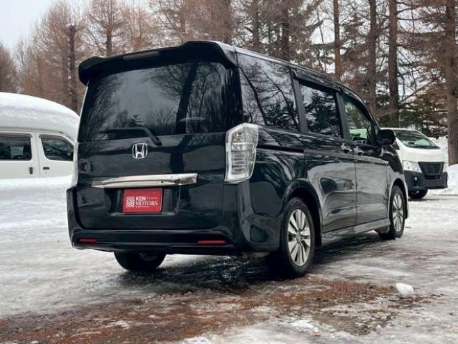 ステップワゴン2.0 スパーダ Z クールスピリット 4WD　純正地デジナビ　エンジンスターター　クルーズコントロール　フリップダウン　ABS　パワステ　パワーウィンドウ　キーレスエントリー　スマートキー　3列シート　両側電動スライドドア　社外アルミ 2000