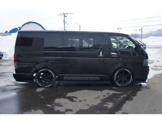 レジアスエース2.8 スーパーGL ダークプライム ロングボディ ディーゼルターボ 4WD　415COBRAオフィシャルコンプリート　ファントムヘッドライトシステム&新作HP-6　18インチホイール&フェイスリフトキット&フルエアロ&フローティングリップ&ローフォルムフェンダー　玄武2インチダウンブロック 2800