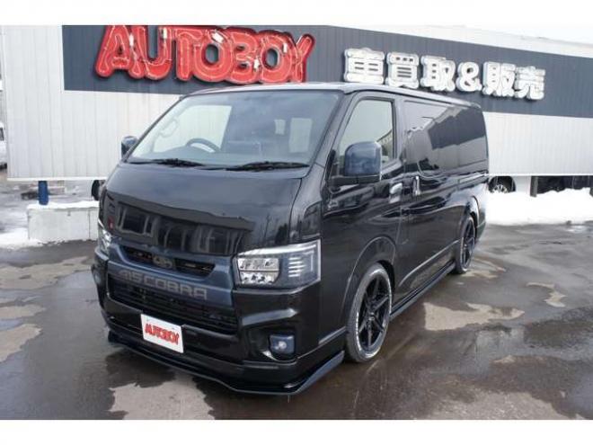 レジアスエース2.8 スーパーGL ダークプライム ロングボディ ディーゼルターボ 4WD　415COBRAオフィシャルコンプリート　ファントムヘッドライトシステム&新作HP-6　18インチホイール&フェイスリフトキット&フルエアロ&フローティングリップ&ローフォルムフェンダー　玄武2インチダウンブロック 2800