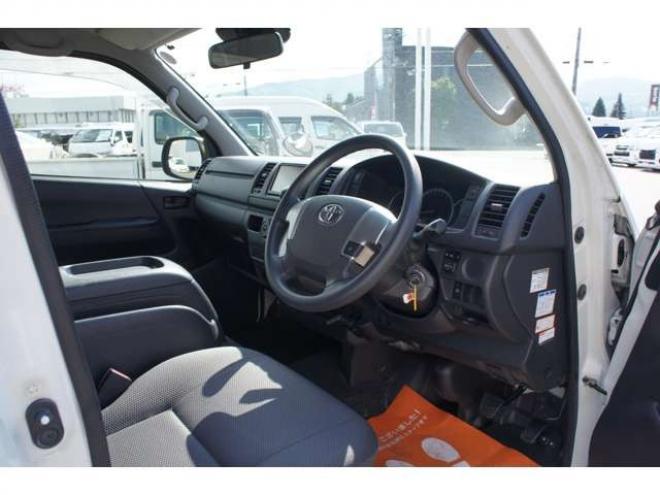 ハイエースバン2.8 DX ロング ディーゼルターボ 4WD　フロントシートセパレート仕様変更済　　　センターコンソール付　415COBRA丸目ライトキット&バッドラッカー16インチAW　415SAFARIフロントスポイラー　TOYOオープンカントリーR/T　電動格納ドアミラー 2800