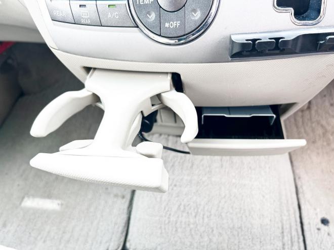 エスティマ2.4アエラスGエディション 4WD　ローンが不安な方＜優遇ローン＞寒冷地仕様　両側パワースライドドア　後席モニター　純正ナビ 4WD