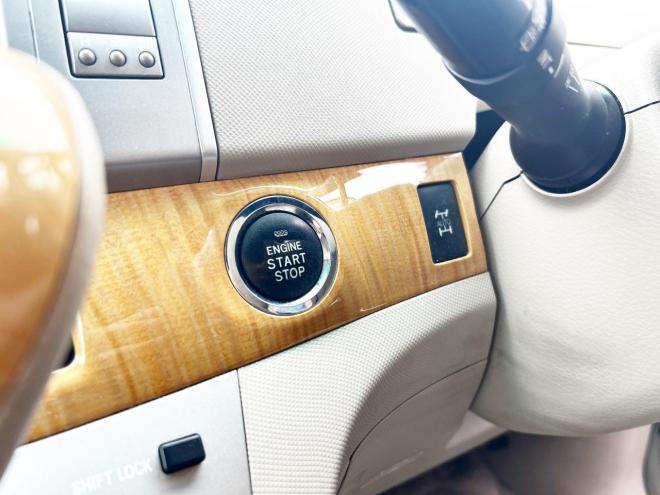 エスティマ2.4アエラスGエディション 4WD　ローンが不安な方＜優遇ローン＞寒冷地仕様　両側パワースライドドア　後席モニター　純正ナビ 4WD