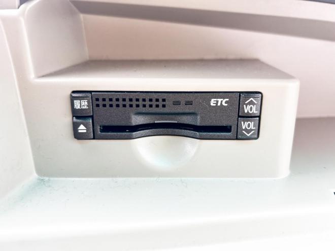 エスティマ2.4アエラスGエディション 4WD　ローンが不安な方＜優遇ローン＞寒冷地仕様　両側パワースライドドア　後席モニター　純正ナビ 4WD