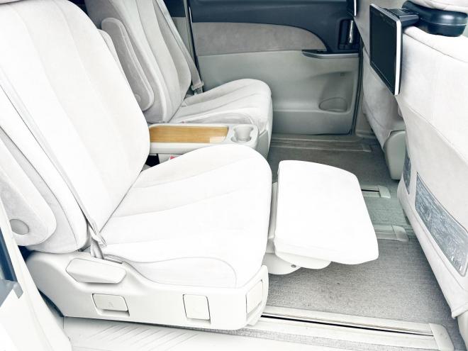 エスティマ2.4アエラスGエディション 4WD　ローンが不安な方＜優遇ローン＞寒冷地仕様　両側パワースライドドア　後席モニター　純正ナビ 4WD