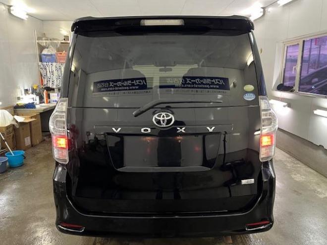 ヴォクシーＺＳ　本州仕入　禁煙車　両側パワースライドドア　純正１６インチＡＷ　社外１５ＡＷ＋スタッドレスタイヤ付　純正ＨＤＤナビ　フルセグ地デジ　/ＤＶＤ再生　Ｂｌｕｅｔｏｏｔｈオーディオ　バックカメラ　テレビキット付 4WD 2000 5Dr