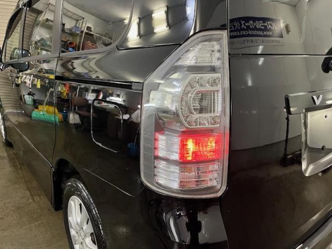 ヴォクシーＺＳ　本州仕入　禁煙車　両側パワースライドドア　純正１６インチＡＷ　社外１５ＡＷ＋スタッドレスタイヤ付　純正ＨＤＤナビ　フルセグ地デジ　/ＤＶＤ再生　Ｂｌｕｅｔｏｏｔｈオーディオ　バックカメラ　テレビキット付 4WD 2000 5Dr