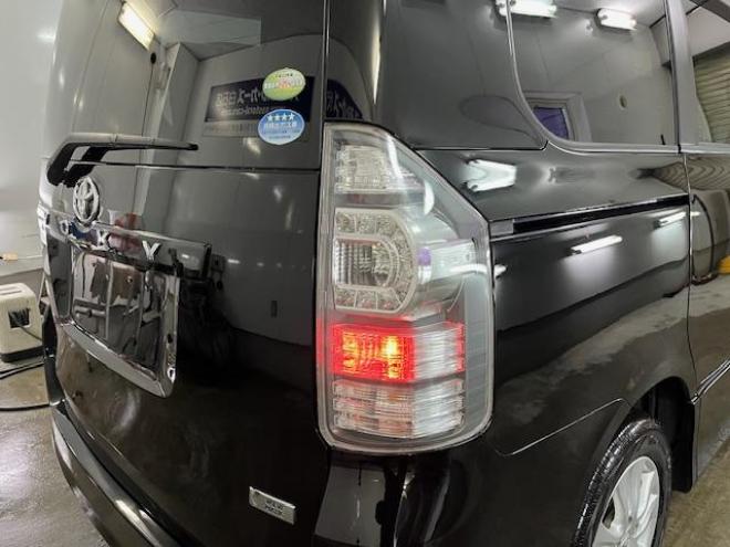 ヴォクシーＺＳ　本州仕入　禁煙車　両側パワースライドドア　純正１６インチＡＷ　社外１５ＡＷ＋スタッドレスタイヤ付　純正ＨＤＤナビ　フルセグ地デジ　/ＤＶＤ再生　Ｂｌｕｅｔｏｏｔｈオーディオ　バックカメラ　テレビキット付 4WD 2000 5Dr