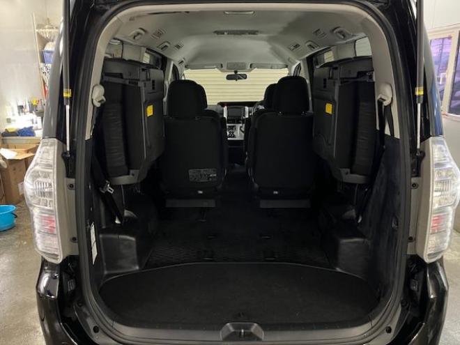 ヴォクシーＺＳ　本州仕入　禁煙車　両側パワースライドドア　純正１６インチＡＷ　社外１５ＡＷ＋スタッドレスタイヤ付　純正ＨＤＤナビ　フルセグ地デジ　/ＤＶＤ再生　Ｂｌｕｅｔｏｏｔｈオーディオ　バックカメラ　テレビキット付 4WD 2000 5Dr