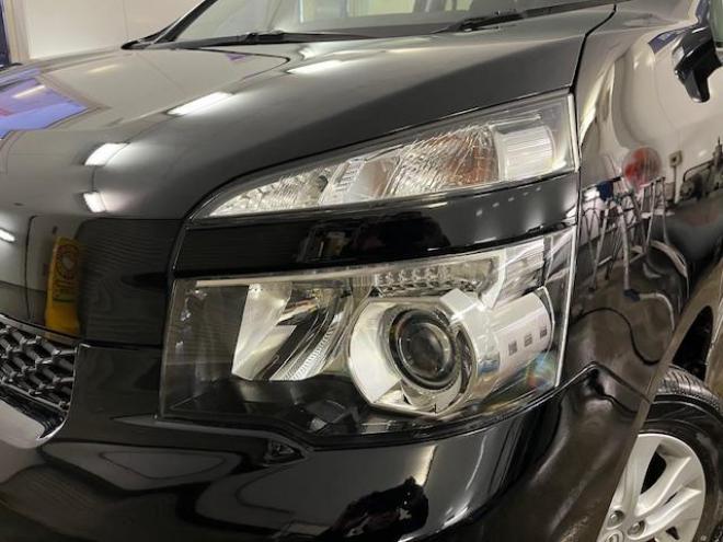 ヴォクシーＺＳ　本州仕入　禁煙車　両側パワースライドドア　純正１６インチＡＷ　社外１５ＡＷ＋スタッドレスタイヤ付　純正ＨＤＤナビ　フルセグ地デジ　/ＤＶＤ再生　Ｂｌｕｅｔｏｏｔｈオーディオ　バックカメラ　テレビキット付 4WD 2000 5Dr