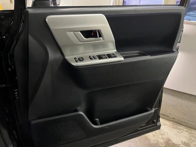 ヴォクシーＺＳ　本州仕入　禁煙車　両側パワースライドドア　純正１６インチＡＷ　社外１５ＡＷ＋スタッドレスタイヤ付　純正ＨＤＤナビ　フルセグ地デジ　/ＤＶＤ再生　Ｂｌｕｅｔｏｏｔｈオーディオ　バックカメラ　テレビキット付 4WD 2000 5Dr