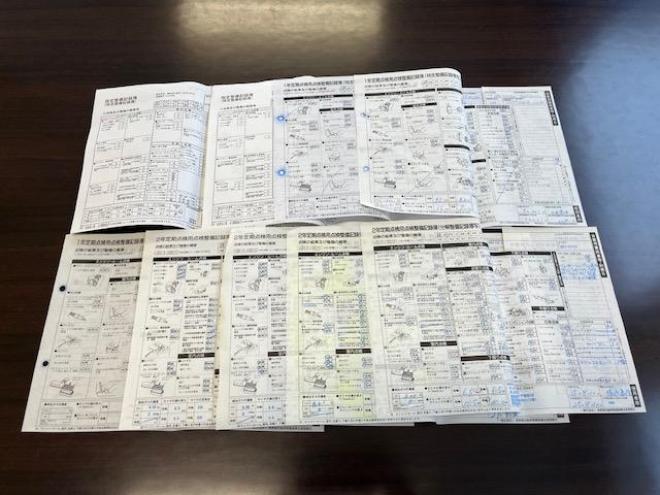 ヴォクシーＺＳ　本州仕入　禁煙車　両側パワースライドドア　純正１６インチＡＷ　社外１５ＡＷ＋スタッドレスタイヤ付　純正ＨＤＤナビ　フルセグ地デジ　/ＤＶＤ再生　Ｂｌｕｅｔｏｏｔｈオーディオ　バックカメラ　テレビキット付 4WD 2000 5Dr