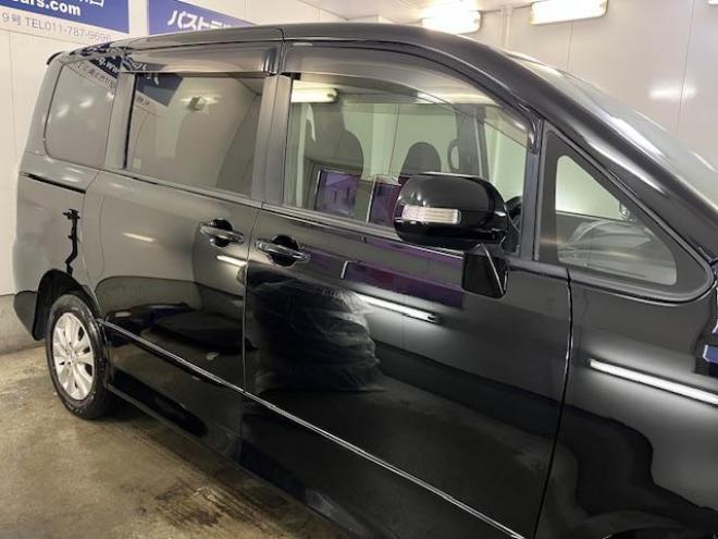 ヴォクシーＺＳ　本州仕入　禁煙車　両側パワースライドドア　純正１６インチＡＷ　社外１５ＡＷ＋スタッドレスタイヤ付　純正ＨＤＤナビ　フルセグ地デジ　/ＤＶＤ再生　Ｂｌｕｅｔｏｏｔｈオーディオ　バックカメラ　テレビキット付 4WD 2000 5Dr