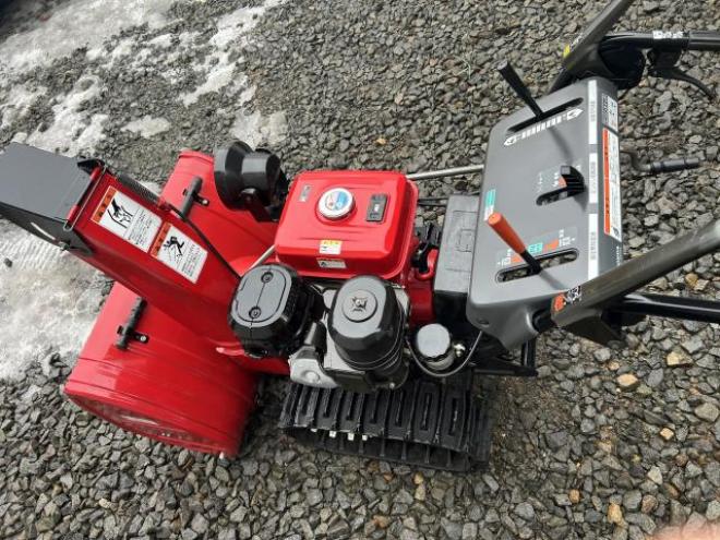 除雪機ホンダHS870 手動シューター
HST(無断変速)                         
点検整備塗装済み　江別市隣接市町村は配送無料