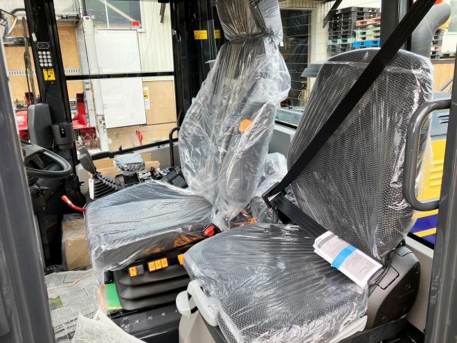 ホイールローダコマツ　WA150-8　マルチプラウ仕様　建機