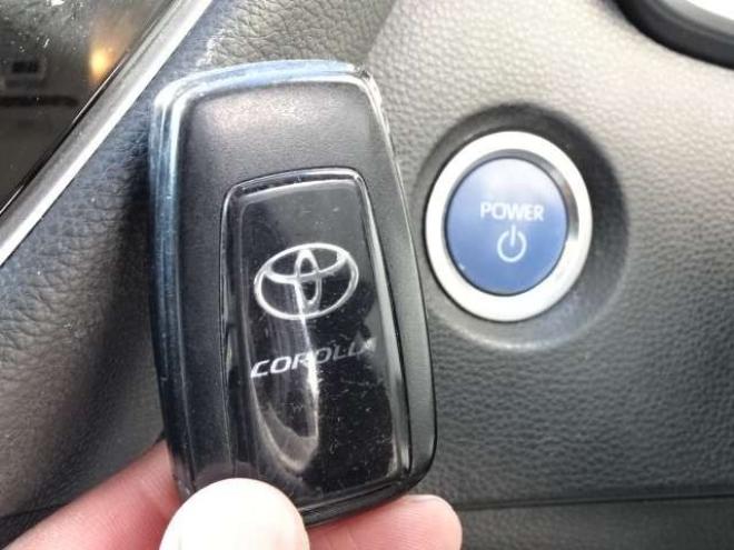 カローラツーリング　1.8 ハイブリッド G-X プラス E-Four 4WD　本州車 ハイブリットシステム2年保証/走行距離無制限　 4WD トヨタセーフティセンス　純正7インチディスプレイオーディオ　Bluetooth接続　バックカメラ　ブラインドスポットモニター　ブレーキホールド　LEDライト 1800