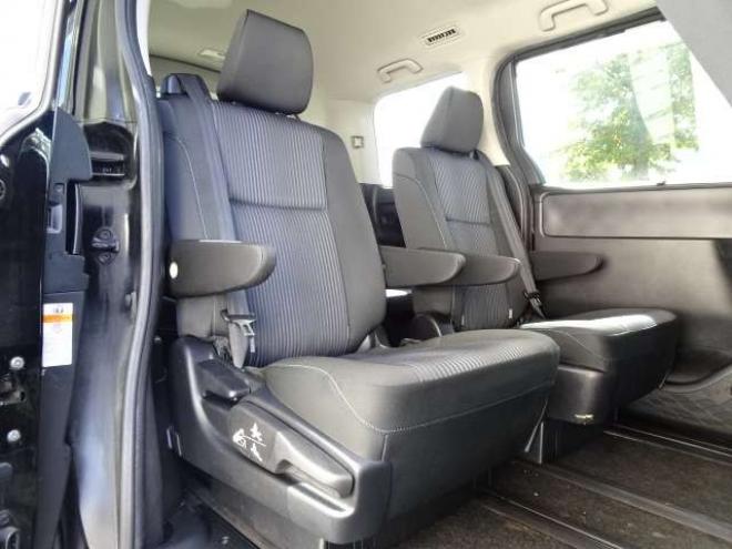 ヴォクシー2.0 ZS 煌II 4WD　本州車　保証1年/走行距離無制限　4WD　トヨタセーフティセンス　両側パワースライドドア　純正ナビ　ビルトインETC　LEDヘッドライト　純正16インチアルミホイール　アイドリングストップ　スマートキー 2000